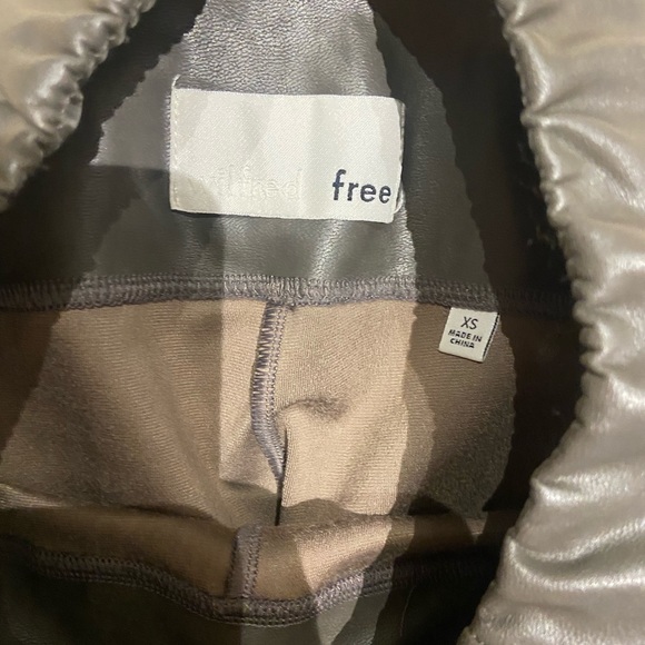 Wilfred high waisted vegan leather pants - Picture 2 of 3